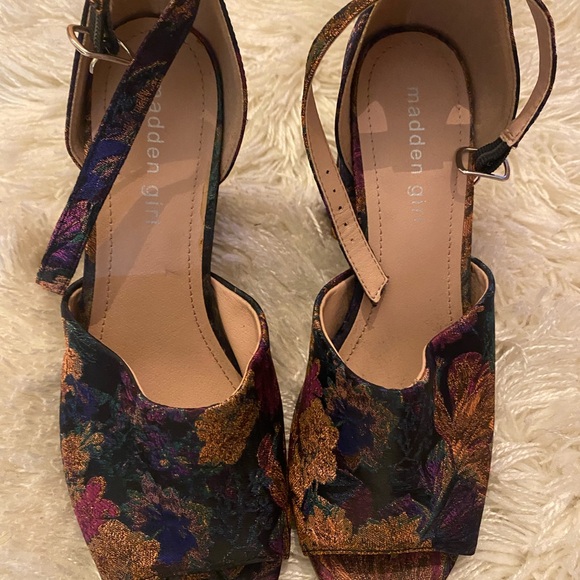 Madden Girl Floral Women's Heels - Black and Gold - Picture 1 of 10